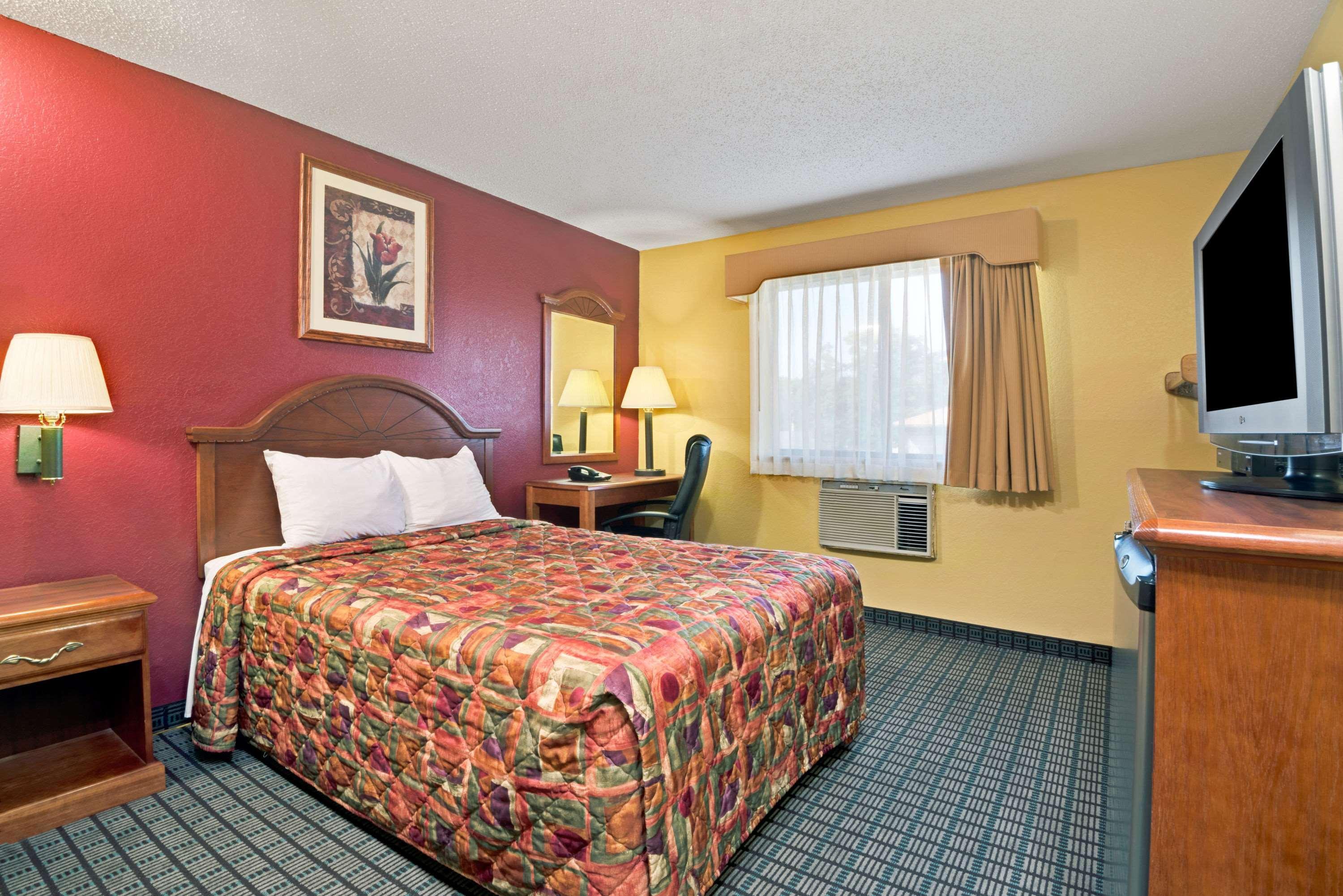 Days Inn By Wyndham Torrington מראה חיצוני תמונה
