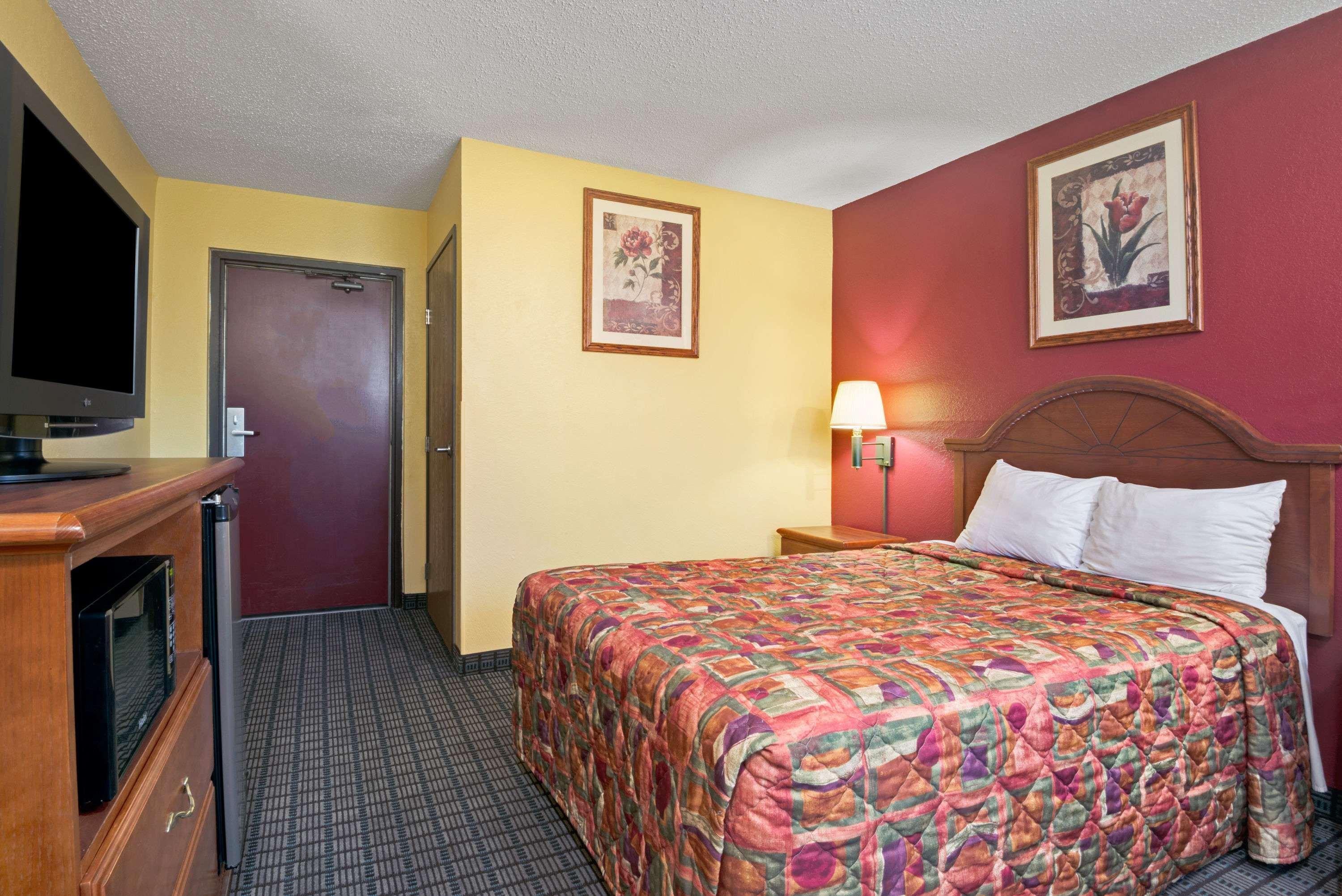 Days Inn By Wyndham Torrington מראה חיצוני תמונה