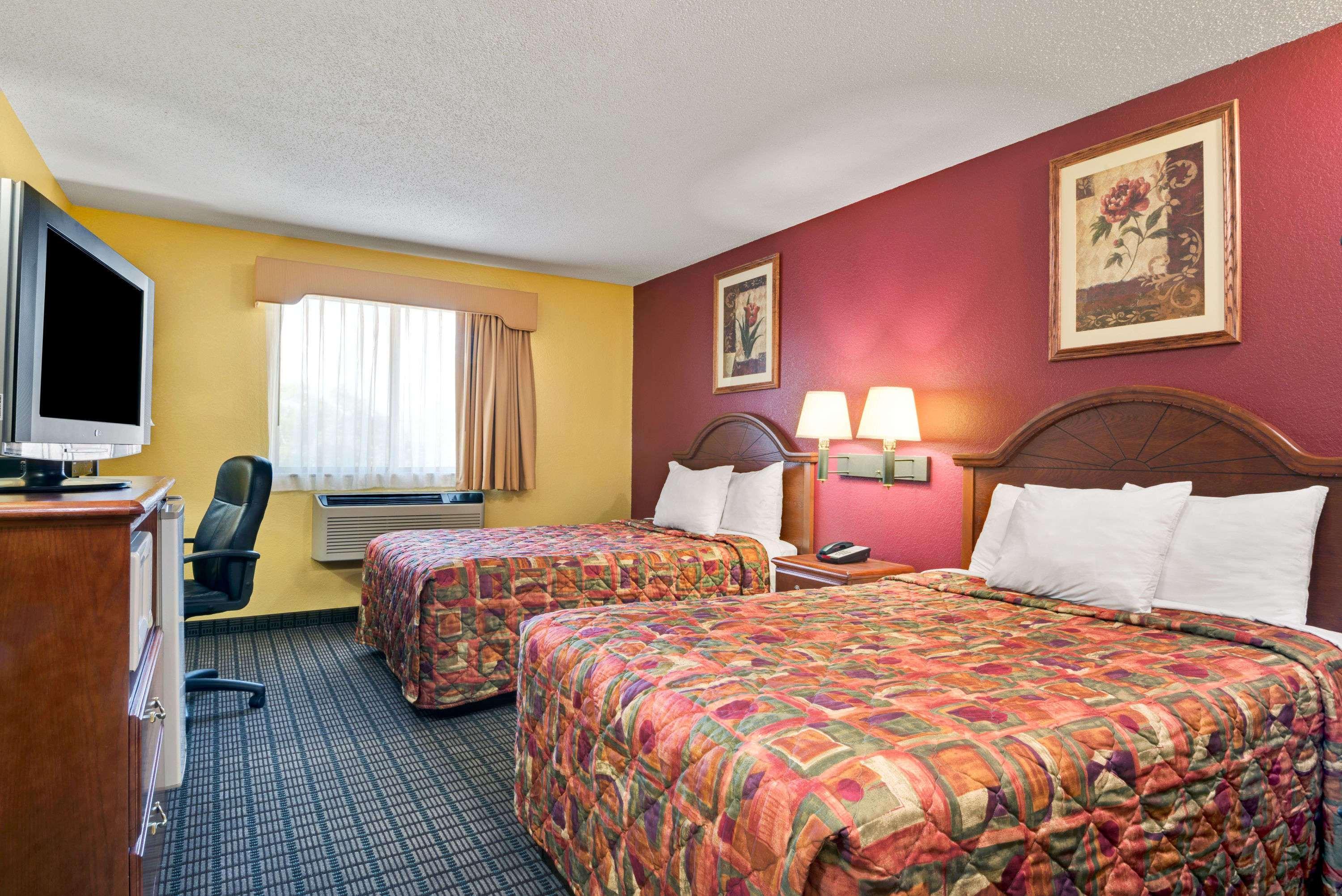 Days Inn By Wyndham Torrington מראה חיצוני תמונה
