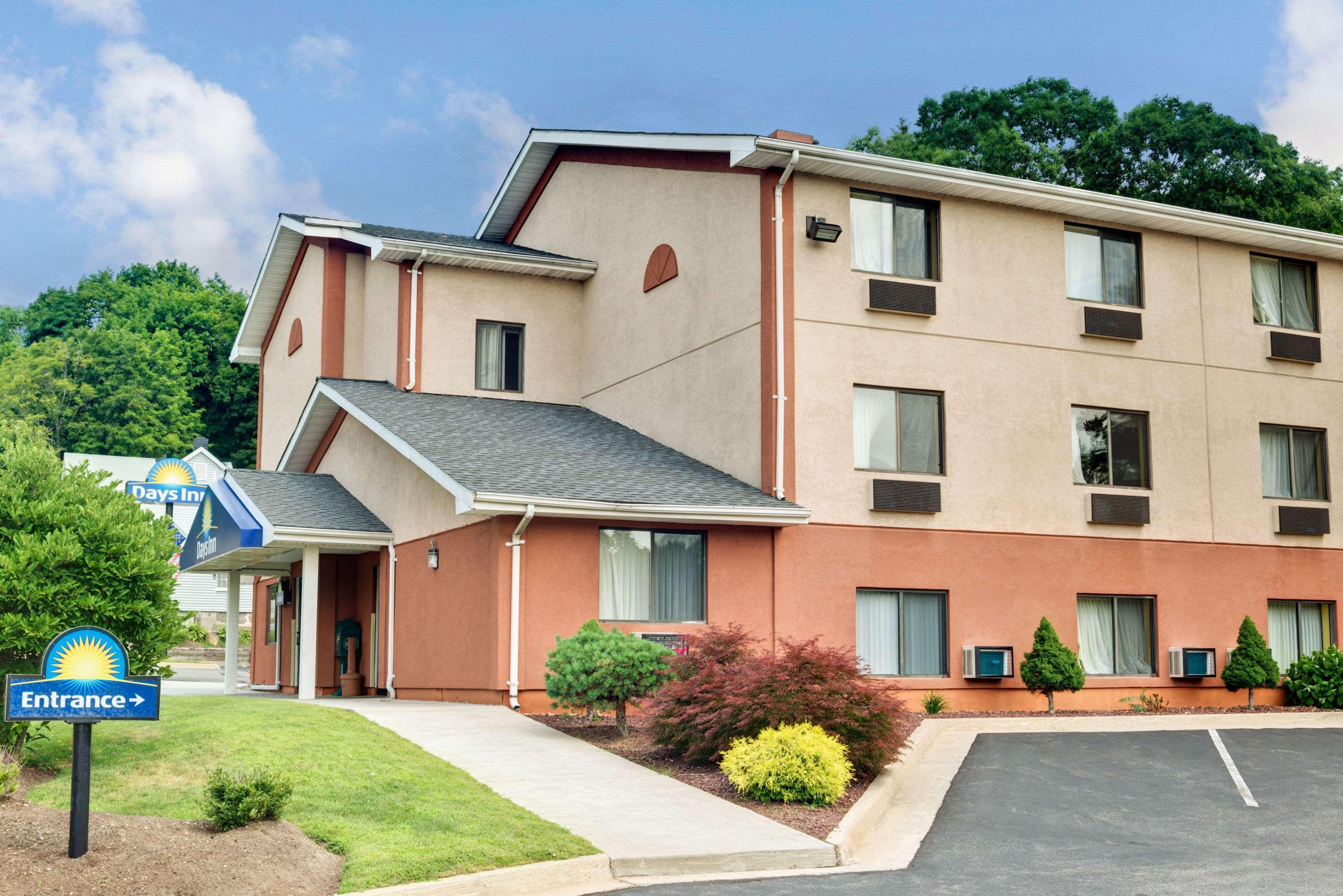 Days Inn By Wyndham Torrington מראה חיצוני תמונה
