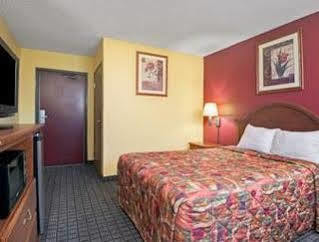 Days Inn By Wyndham Torrington מראה חיצוני תמונה