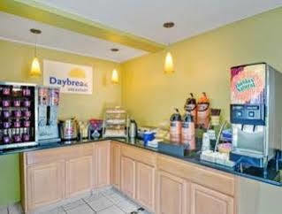 Days Inn By Wyndham Torrington מראה חיצוני תמונה